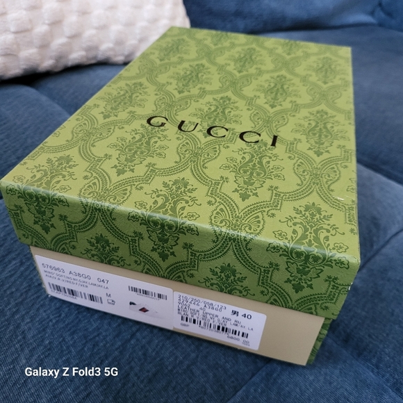 Gucci White and Green Sneakers with Signature Stripe - Picture 11 of 11